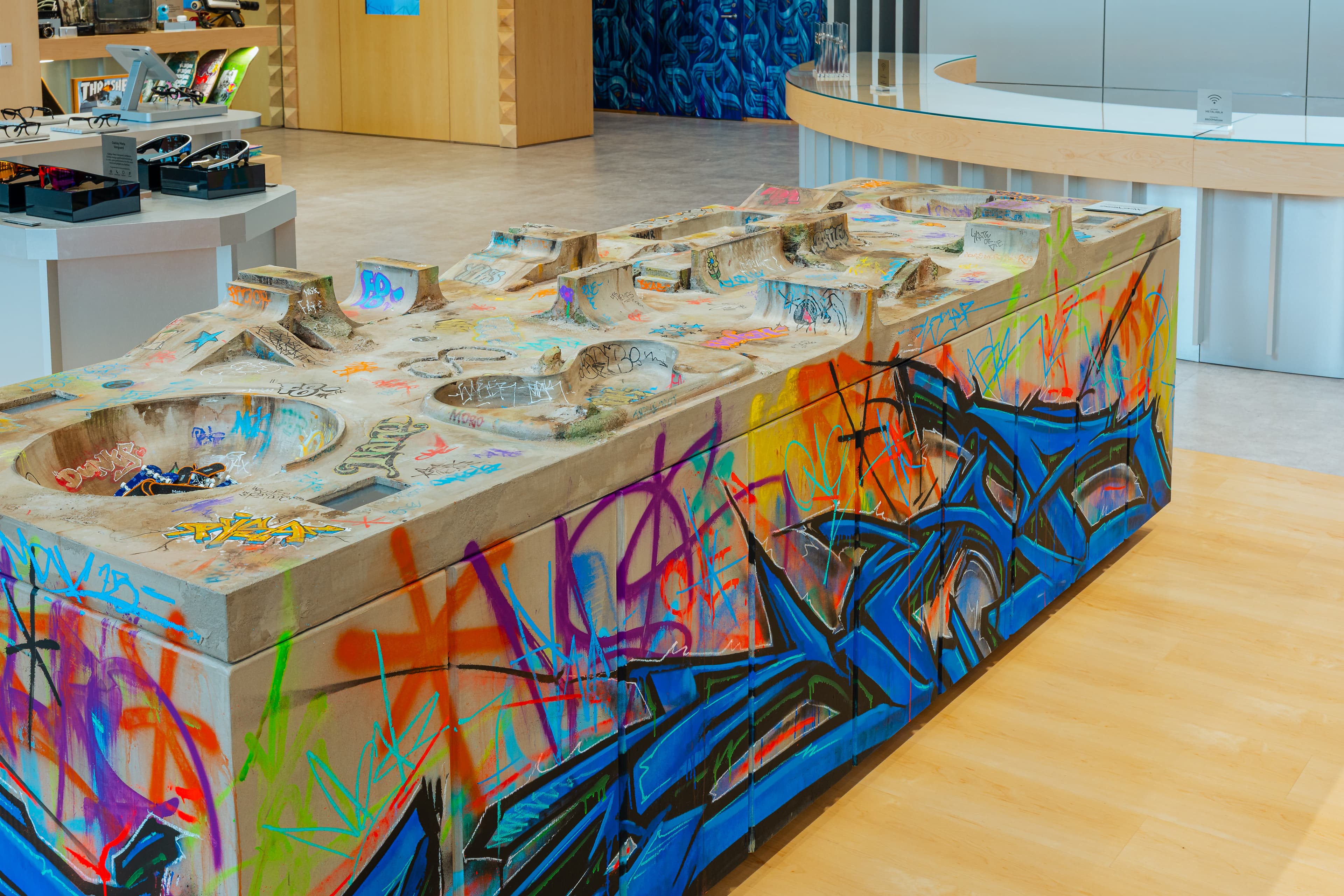 Integrated AV meeting space by R-AVL